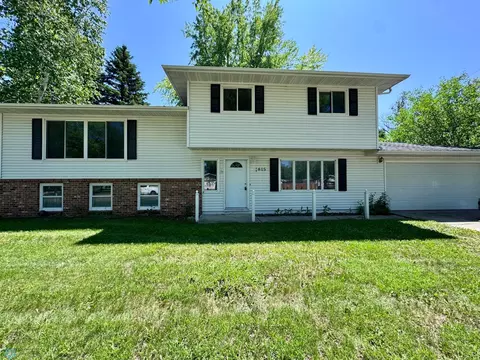 1815 20th Ave S, Moorhead, MN 56560