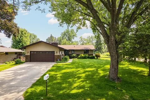 1754 Maple Ln, Roseville, MN 55113