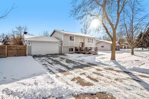 110 Crystal Ct, Montrose, MN 55363