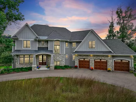 21 Cherrywood Cir, North Oaks, MN 55127