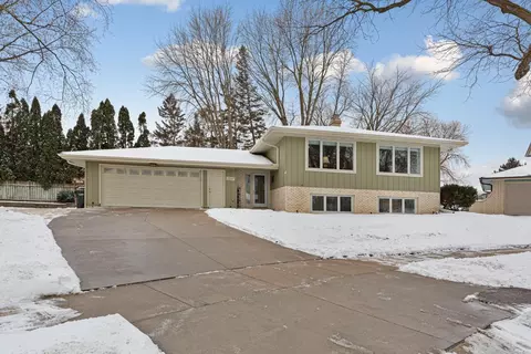 2337 Haling Ct NW, Rochester, MN 55901