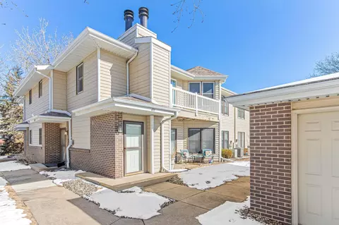 1122 E Travelers Trl #13, Burnsville, MN 55337