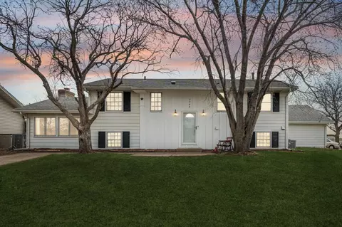 7746 Point Douglas Ct, Cottage Grove, MN 55016