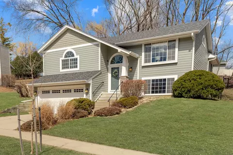 225 Meadow Run Dr SW, Rochester, MN 55902