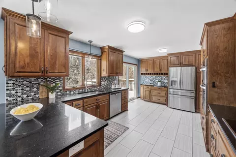 1533 Dodd Rd, Mendota Heights, MN 55118