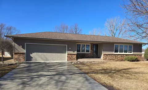 802 7th Ave SE, Pipestone, MN 56164