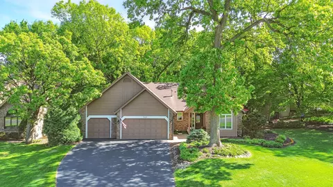 685 Stonewood Rd, Eagan, MN 55123