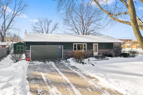 702 Sibley Dr, Northfield, MN 55057