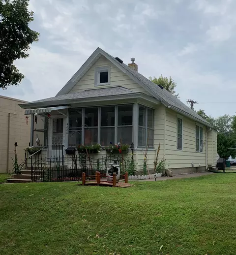 4008 5th St NE, Columbia Heights, MN 55421