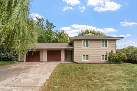 8281 Harkness Rd, Cottage Grove, MN 55016