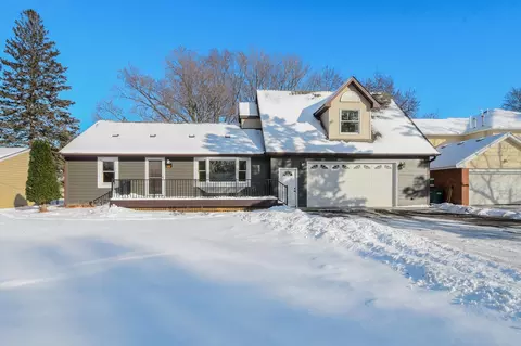 2202 Saint Croix St, Roseville, MN 55113