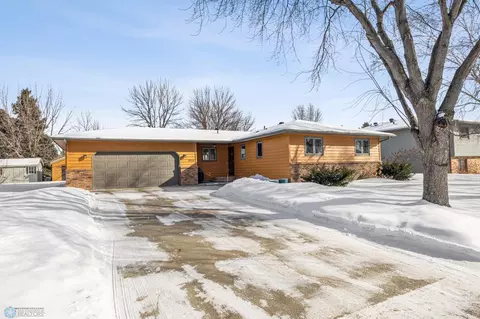 3910 4th St S, Moorhead, MN 56560
