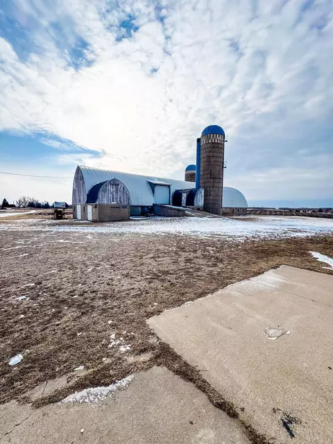 60 E Nn E Highway 212 E, Chaska, MN 55318