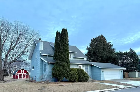 107 Oak St S, Vernon Center, MN 56090
