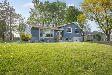 410 N Brown St, Winthrop, MN 55396