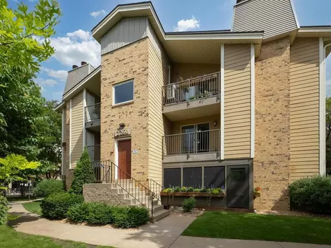 2260 Ridge Dr #22, Saint Louis Park, MN 55416