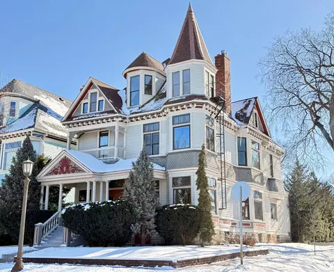 496 Marshall Ave, Saint Paul, MN 55102