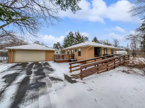 7493 Groveland Rd, Mounds View, MN 55112