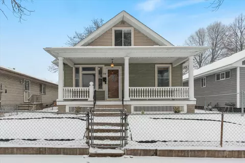 239 Robie St E, Saint Paul, MN 55107