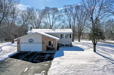 1540 Pinewood Dr, Shoreview, MN 55126