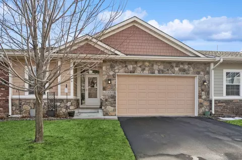 21313 Hytrail Cir, Lakeville, MN 55044