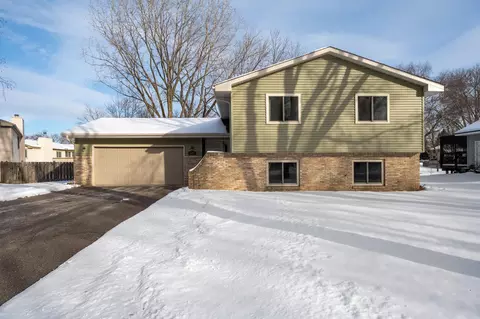 4830 Oakview Ln N, Plymouth, MN 55442