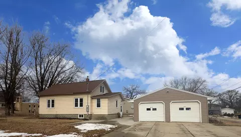 102 1st Ave NE, Dodge Center, MN 55927