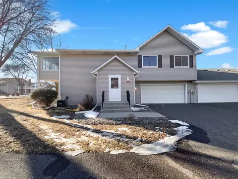 3692 Gershwin Ln N, Oakdale, MN 55128