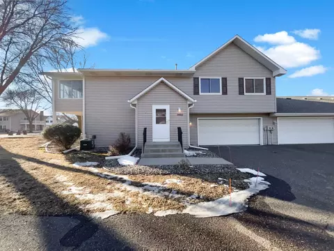 3692 Gershwin Ln N, Oakdale, MN 55128