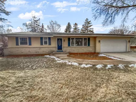 2401 River Hills Dr, Burnsville, MN 55337