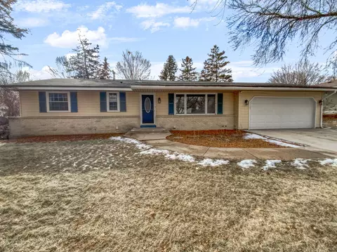 2401 River Hills Dr, Burnsville, MN 55337