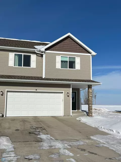 1436 Goldenwood Dr, West Fargo, ND 58078