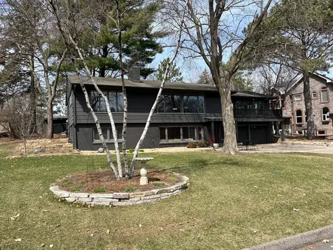 3185 Shorewood Dr, Arden Hills, MN 55112