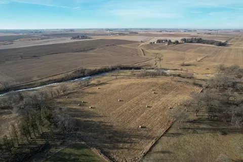 1861 Lark Ave, Hampton, IA 50441