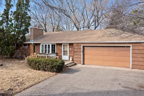 1306 E 93 12 St, Bloomington, MN 55425