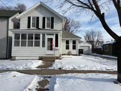 118 E Howard St, Winona, MN 55987