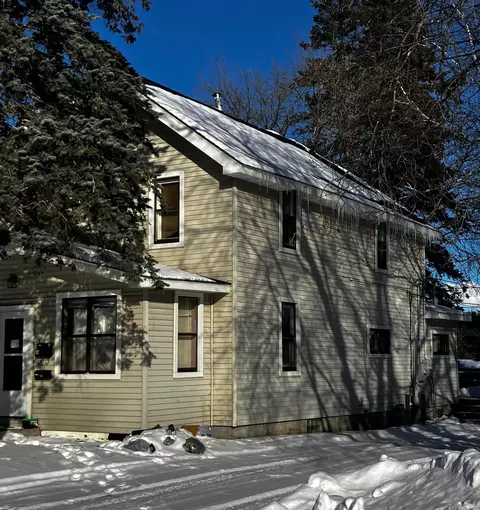 330 13th St, Cloquet, MN 55720