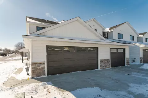 5200 Harvest Square Pl NW, Rochester, MN 55901