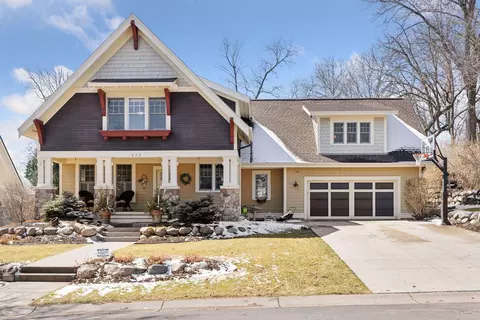 630 Newman Trl, Stillwater, MN 55082