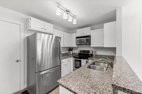 8428 S Pond Trl #41, Champlin, MN 55316