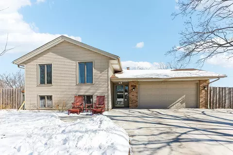 1053 Baldwin Cir, Apple Valley, MN 55124