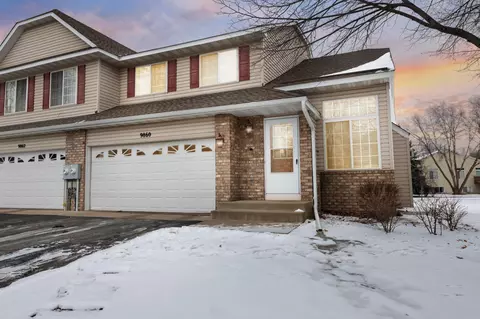 9860 Hamlet Ct S, Cottage Grove, MN 55016