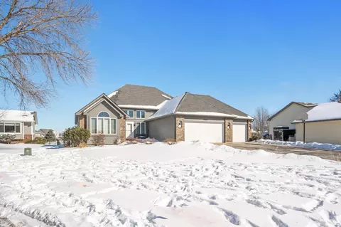 9212 Queens Gdns N, Brooklyn Park, MN 55443
