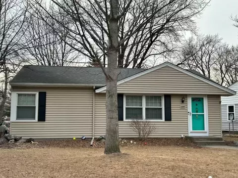 2915 Pascal St, Roseville, MN 55113
