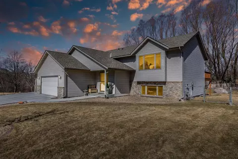 7484 Thorn Hill Ln, Savage, MN 55378