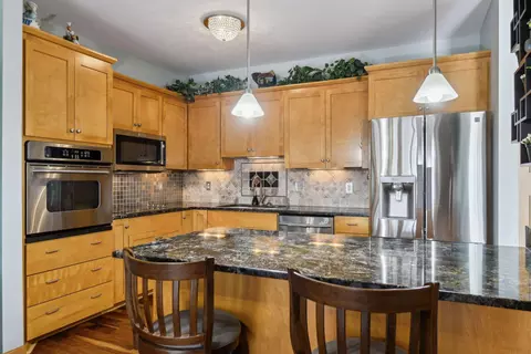 500 Greenhaven Dr #204, Burnsville, MN 55306