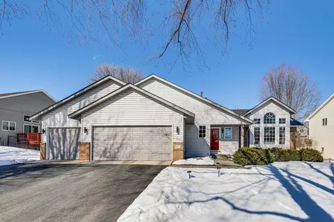 8270 Ashford Rd, Woodbury, MN 55125
