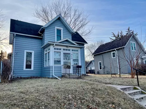 713 N 5th St, Mankato, MN 56001