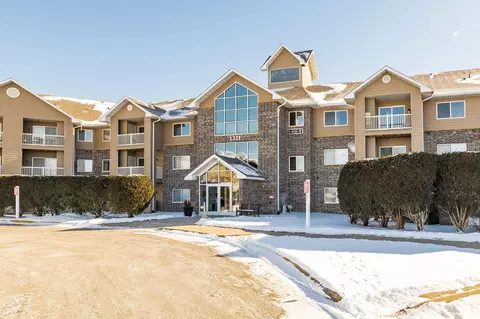 1321 Lake Dr W #225, Chanhassen, MN 55317