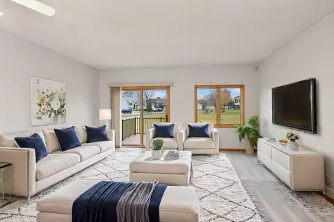 706 Regent Dr, Shakopee, MN 55379